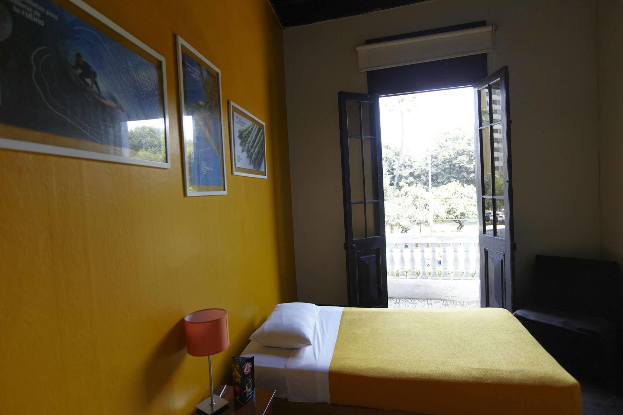 Flying Dog Lima B&B Kültér fotó